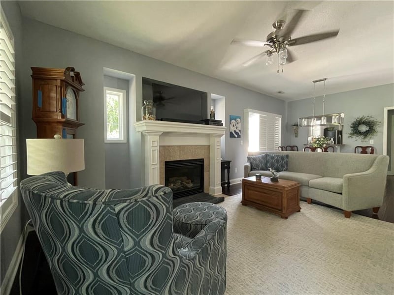 933 Redbuck Cir, Lee's Summit, MO 64081