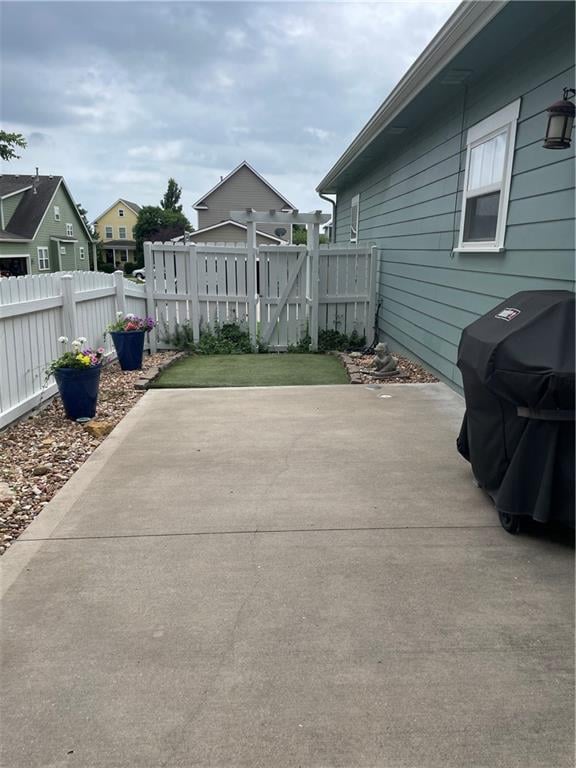 933 Redbuck Cir, Lee's Summit, MO 64081