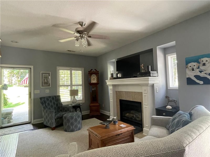 933 Redbuck Cir, Lee's Summit, MO 64081