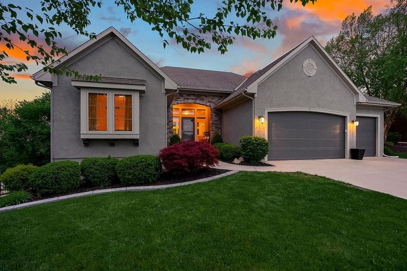 20507 W 80th St, Shawnee, KS 66218