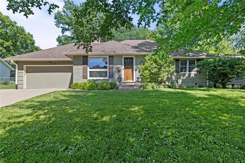 7729 Windsor St, Prairie Village, KS 66208