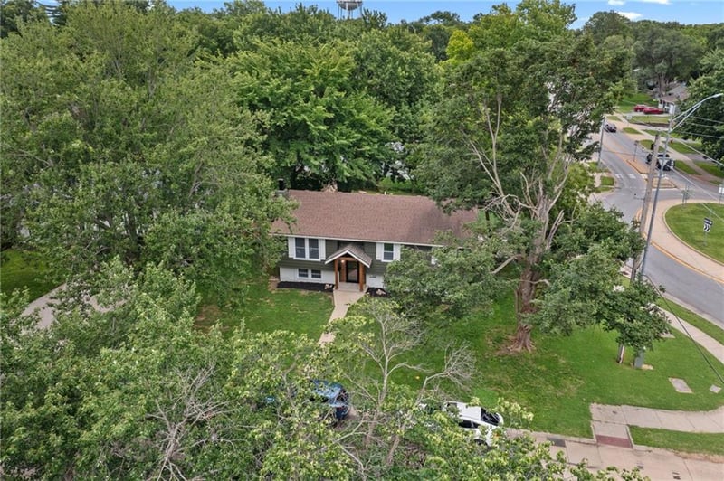 101 Manor Dr, Belton, MO 64012
