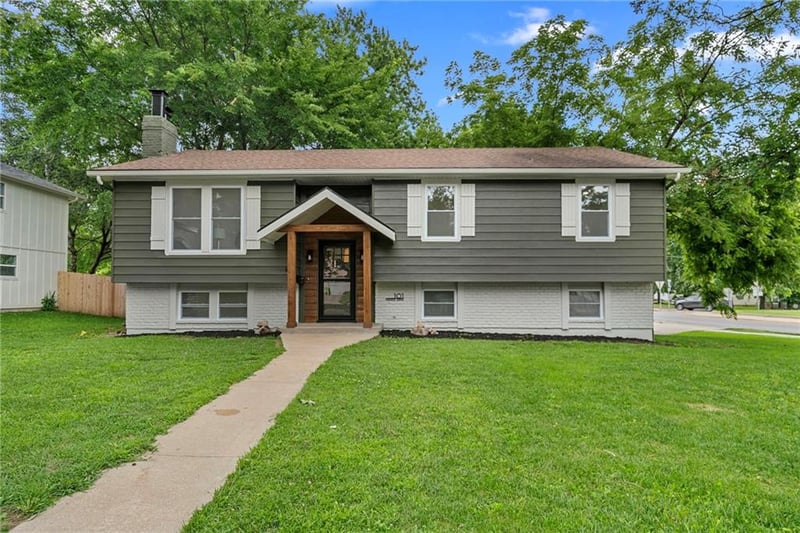 101 Manor Dr, Belton, MO 64012