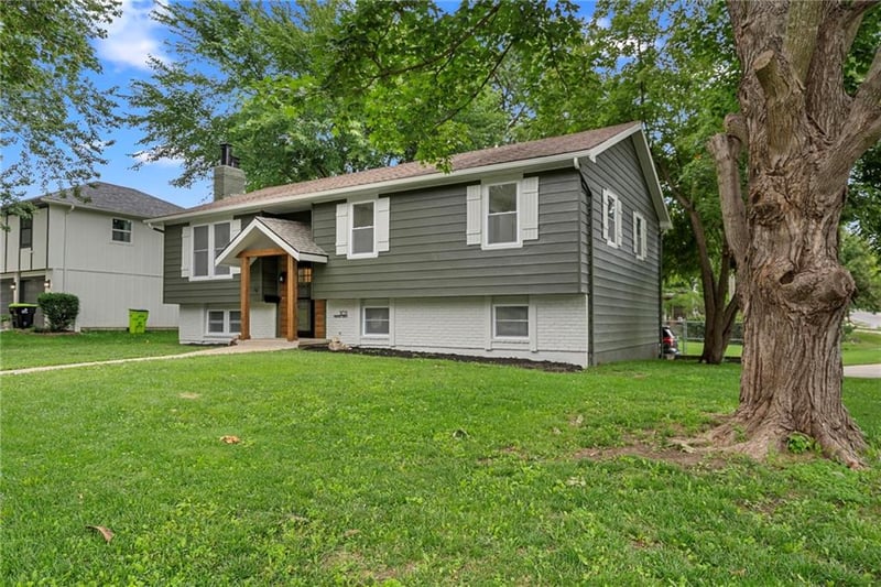 101 Manor Dr, Belton, MO 64012