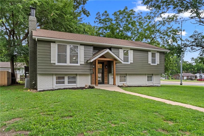 101 Manor Dr, Belton, MO 64012