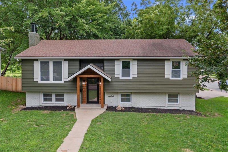 101 Manor Dr, Belton, MO 64012