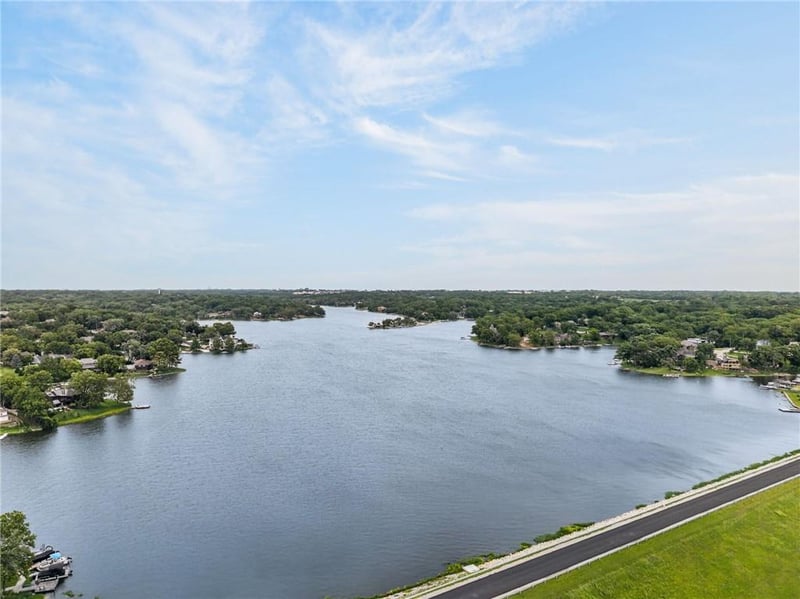 7608 NW Roberts Rd, Weatherby Lake, MO 64152