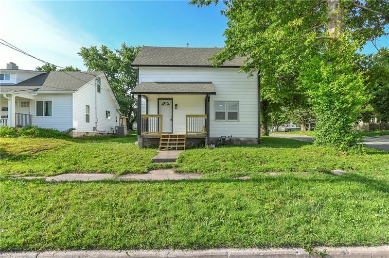 111 Dryden St, Odessa, MO 64076