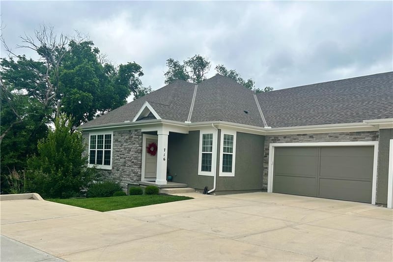 716 110th Ter, Kansas City, MO 64131