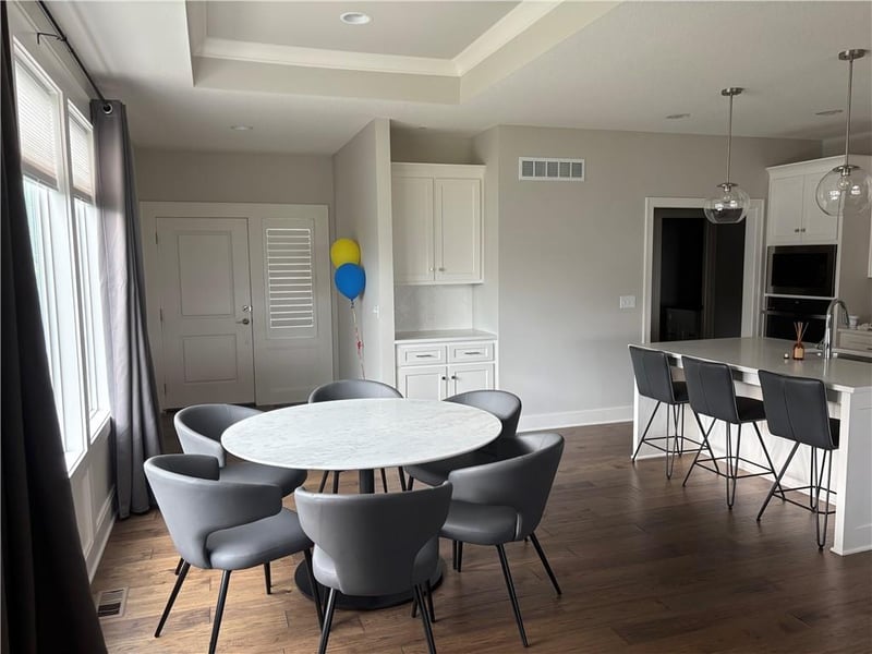 21847 82nd Ter, Lenexa, KS 66220