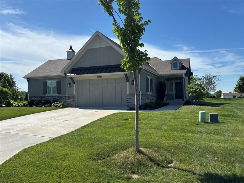 21847 82nd Ter, Lenexa, KS 66220
