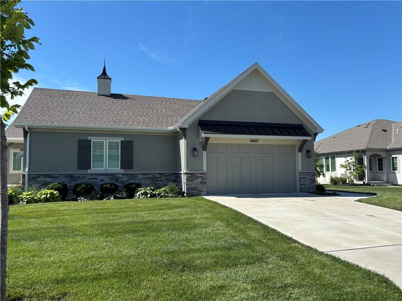 21847 82nd Ter, Lenexa, KS 66220