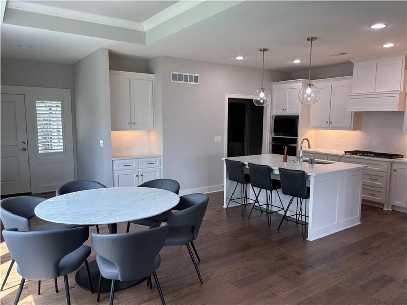 21847 W 82nd Ter, Lenexa, KS 66220
