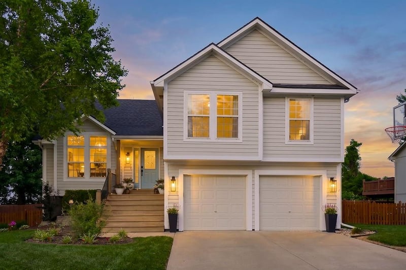 5903 Meadowsweet Ln, Shawnee, KS 66226