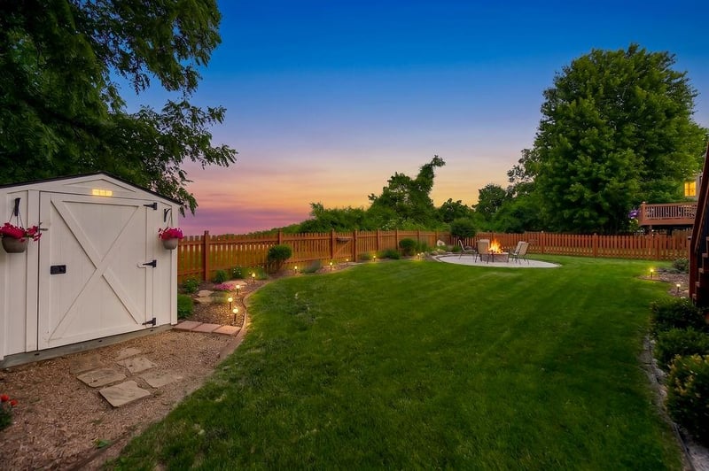 5903 Meadowsweet Ln, Shawnee, KS 66226