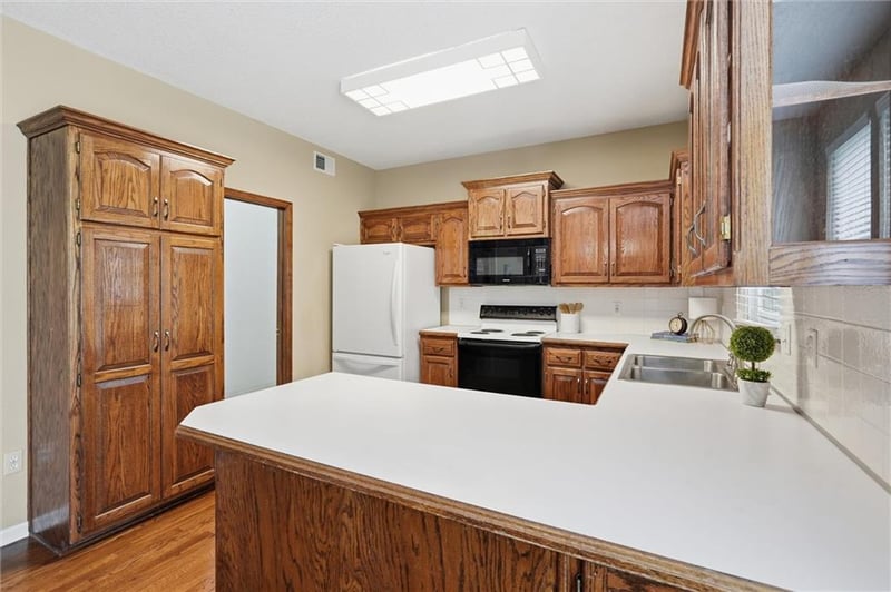 15776 Madison Dr, Olathe, KS 66062