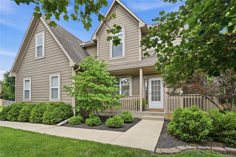 15776 Madison Dr, Olathe, KS 66062