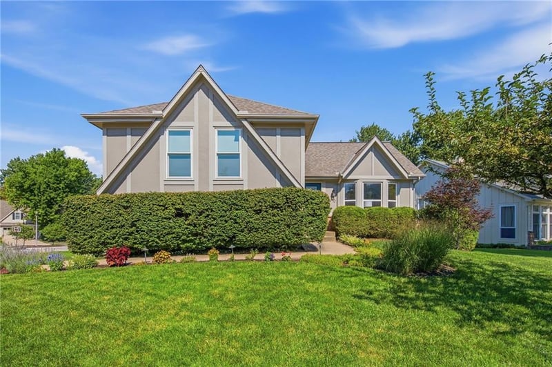 6470 Payne St, Shawnee, KS 66226