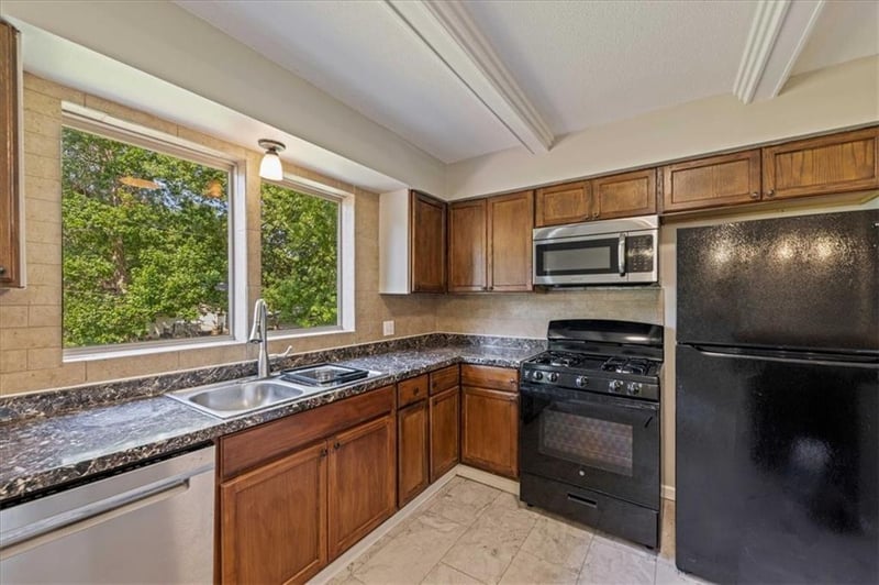 16608 E 31st St, Independence, MO 64055