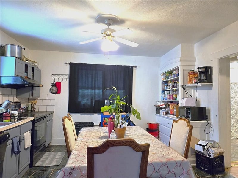 822 Tauromee Ave, Kansas City, KS 66101