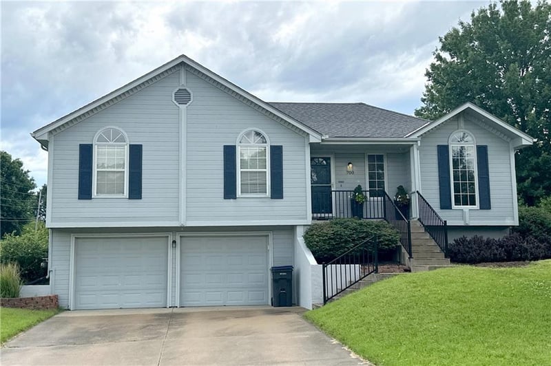 700 Hunters Rg, Lee's Summit, MO 64086
