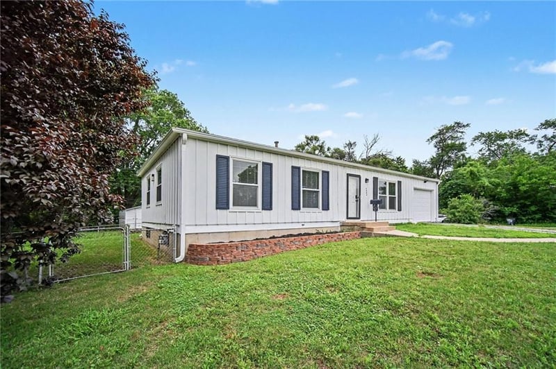 6000 152nd St, Grandview, MO 64030