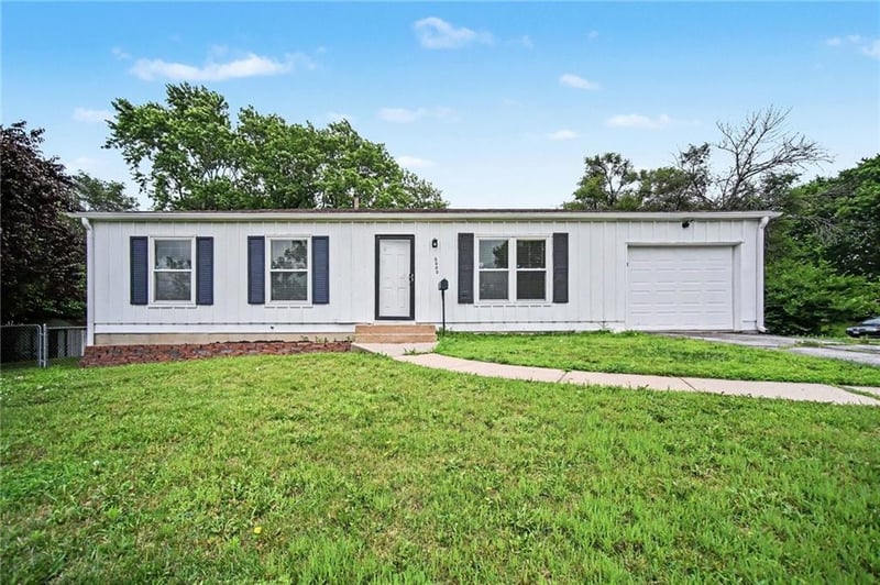 6000 152nd St, Grandview, MO 64030
