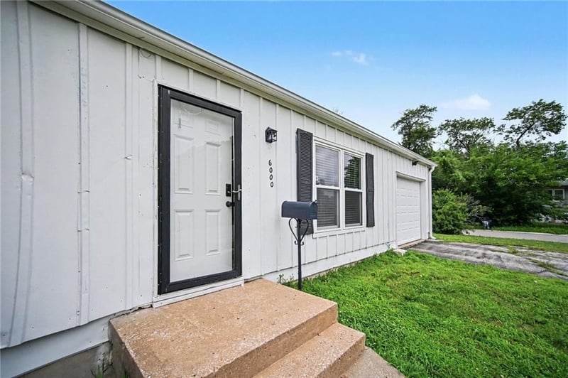 6000 152nd St, Grandview, MO 64030