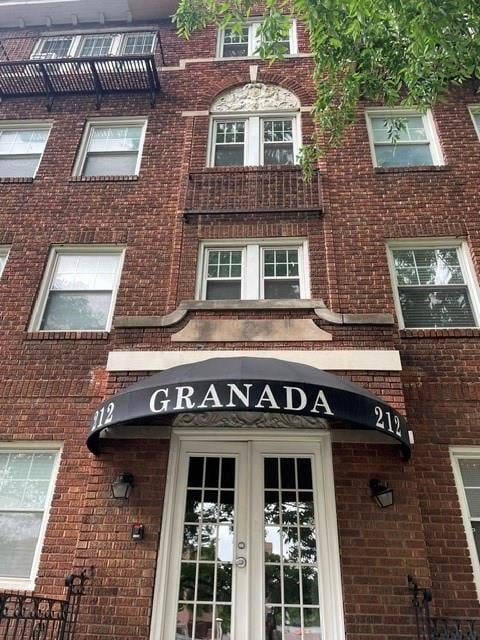 212 Emanual Cleaver Blvd, Kansas City, MO 64112