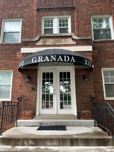 212 Emanual Cleaver Blvd, Kansas City, MO 64112