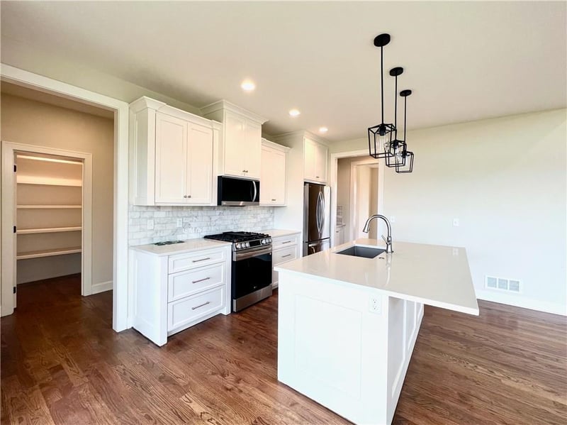 306 Stoneridge Ct, Lawrence, KS 66049