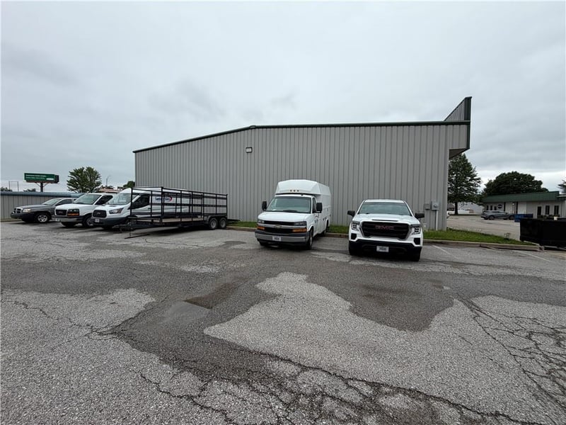 6601 F Royal St, Pleasant Valley, MO 64068