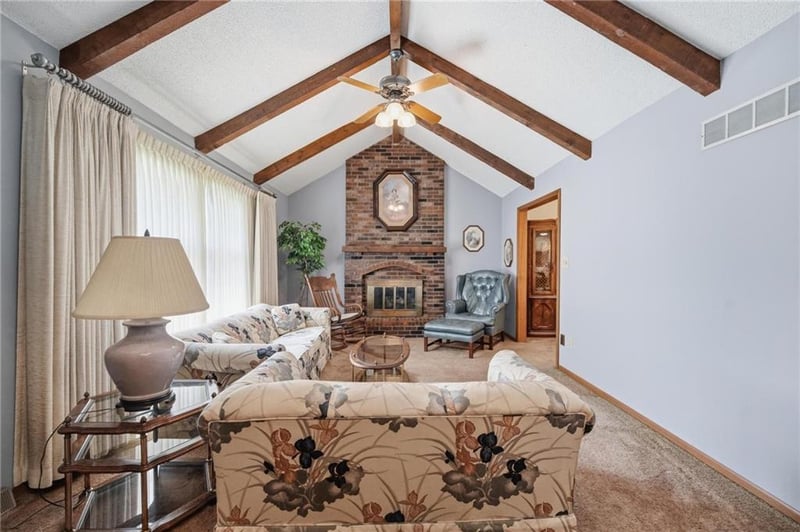 302 Noeleen Ln, Lee's Summit, MO 64086