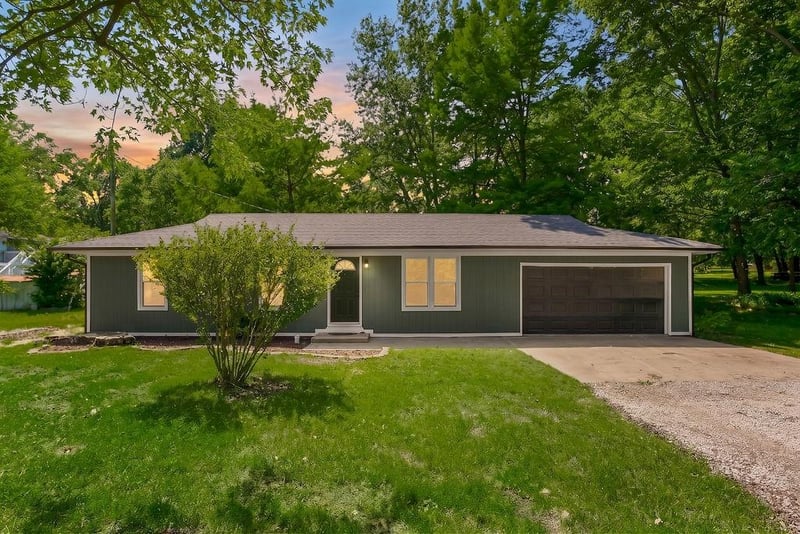803 Madison St, Pleasant Hill, MO 64080