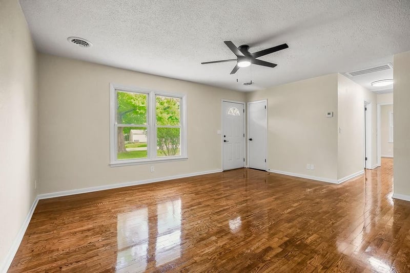 803 Madison St, Pleasant Hill, MO 64080