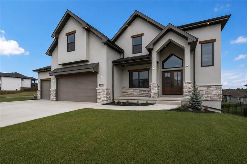 5695 Thousand Oaks Dr, Parkville, MO 64152