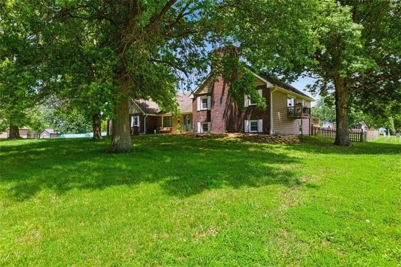 111 Elm St, Lathrop, MO 64465