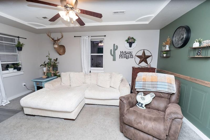 301 Elm St, Urich, MO 64788