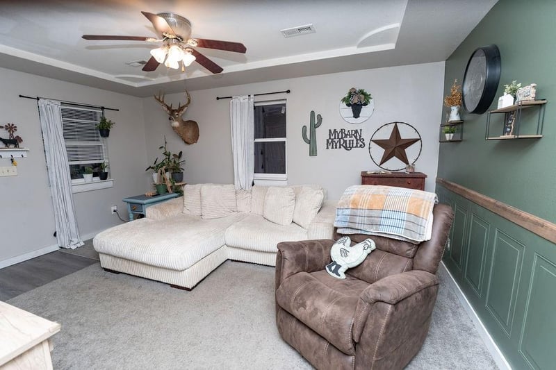 301 Elm St, Urich, MO 64788