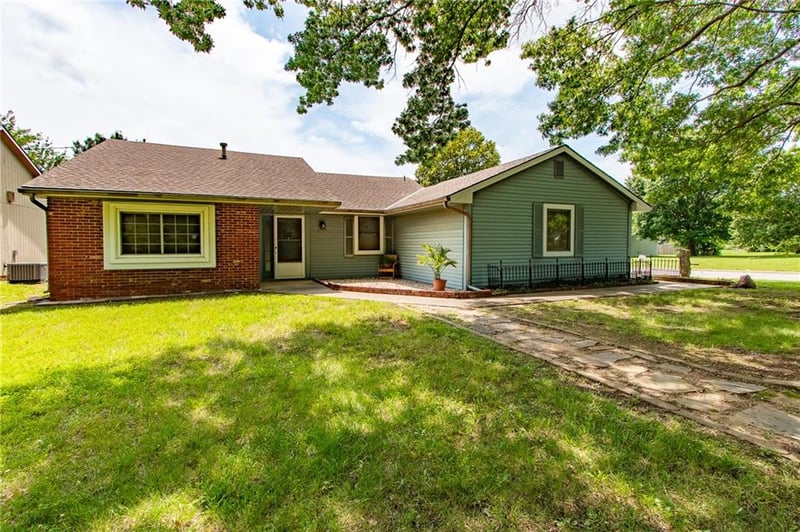 2475 Brookside Dr, Lawrence, KS 66047
