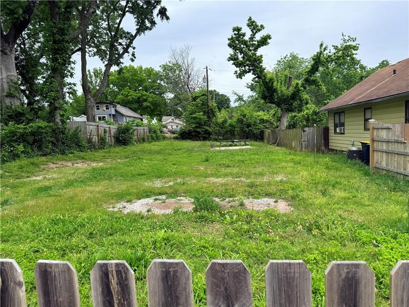 2750 Lister Ave, Kansas City, MO 64128