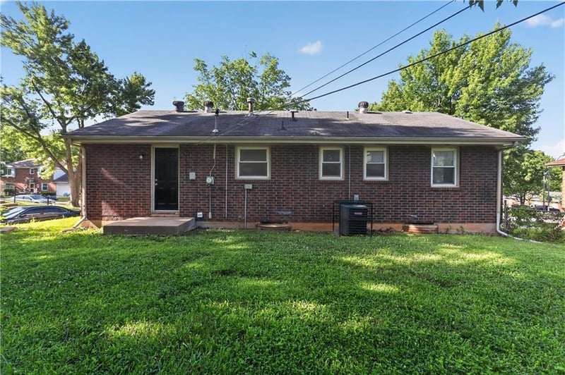 8608 58th St, Kansas City, MO 64129