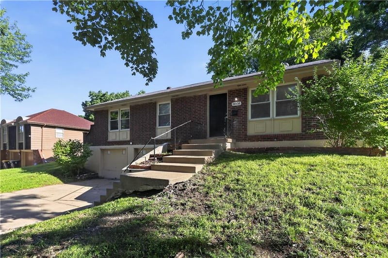 8608 58th St, Kansas City, MO 64129
