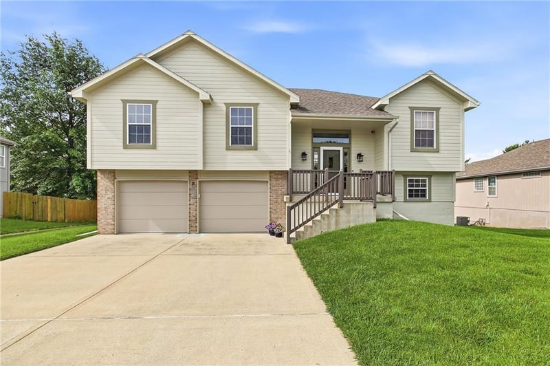 2513 Old Paint Rd, Lee's Summit, MO 64086