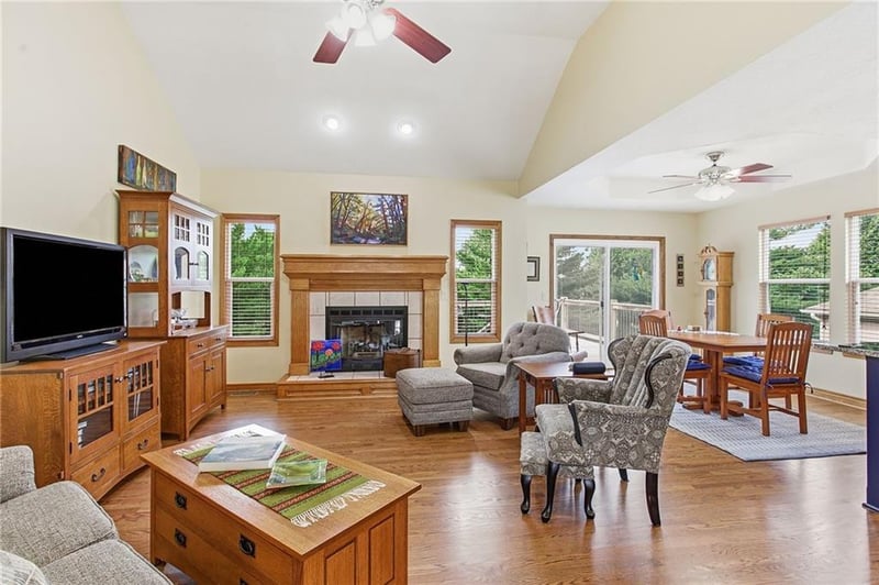 2513 Old Paint Rd, Lee's Summit, MO 64086