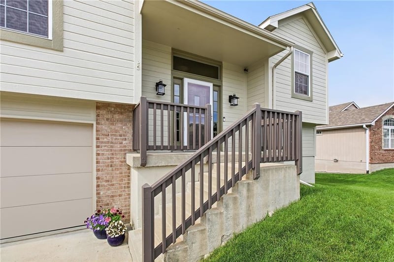 2513 Old Paint Rd, Lee's Summit, MO 64086