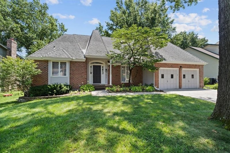 7917 Alden St, Lenexa, KS 66215