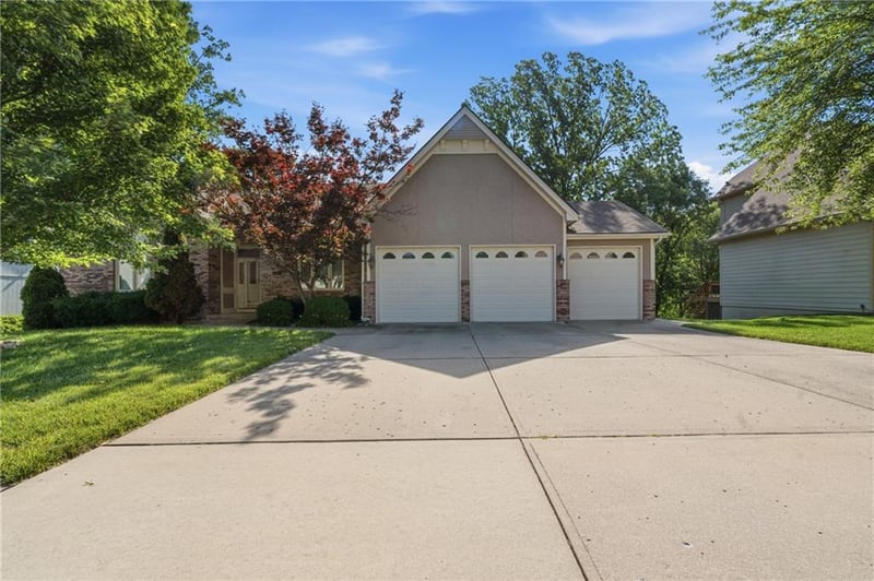 7809 Revere Dr, Kansas City, MO 64151