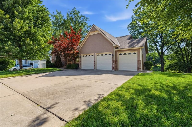 7809 Revere Dr, Kansas City, MO 64151