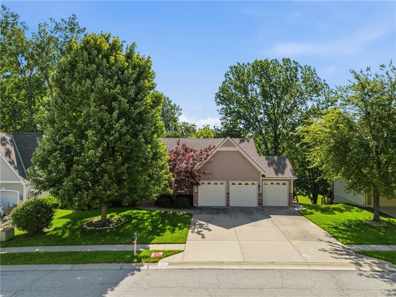 7809 Revere Dr, Kansas City, MO 64151